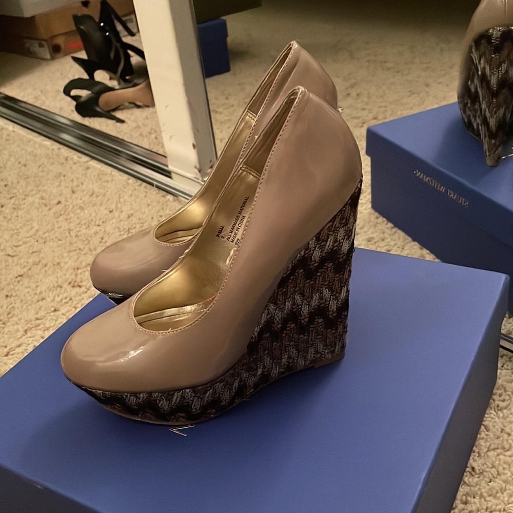 Amazing nude wedge pumps